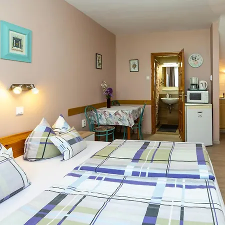 Cecey Apartament Eger